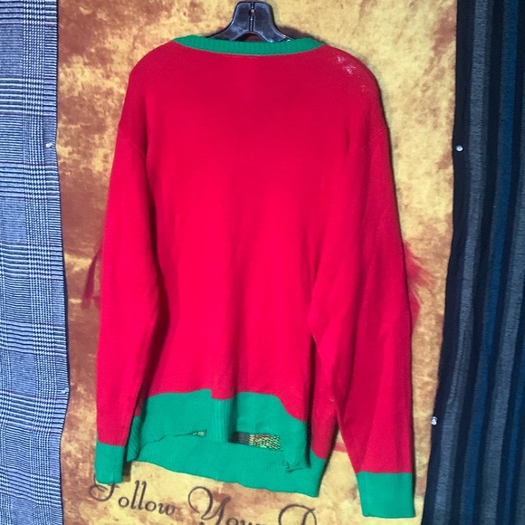 FORUM NOVELTIES INC.-men’s red long sleeve crewneck ‘ALL WRAPED UP SWEATER’ - Picture 7 of 10